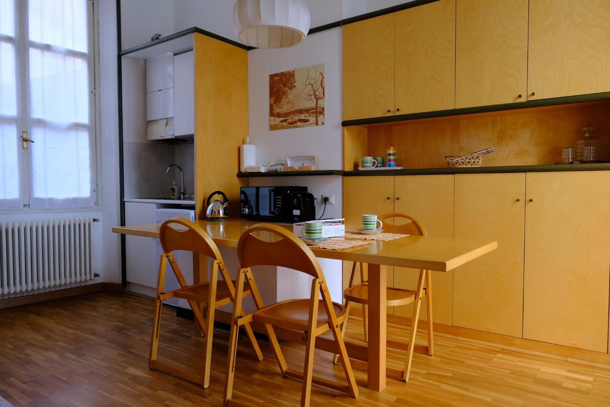 La Casa Di Anna Apartment Варена Екстериор снимка
