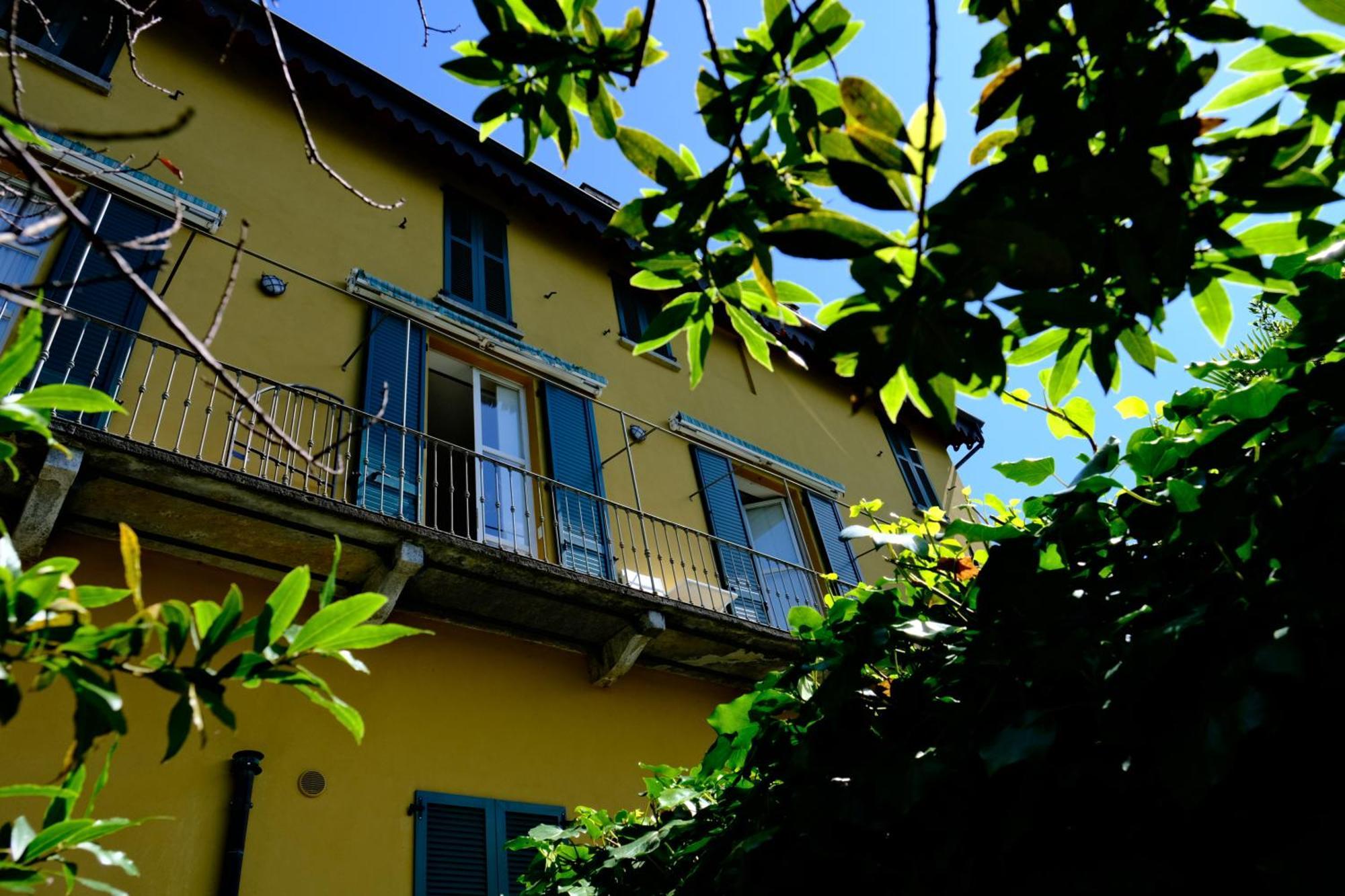 La Casa Di Anna Apartment Варена Екстериор снимка
