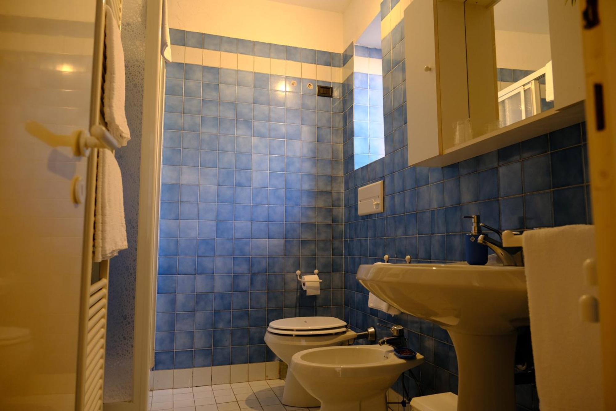La Casa Di Anna Apartment Варена Екстериор снимка