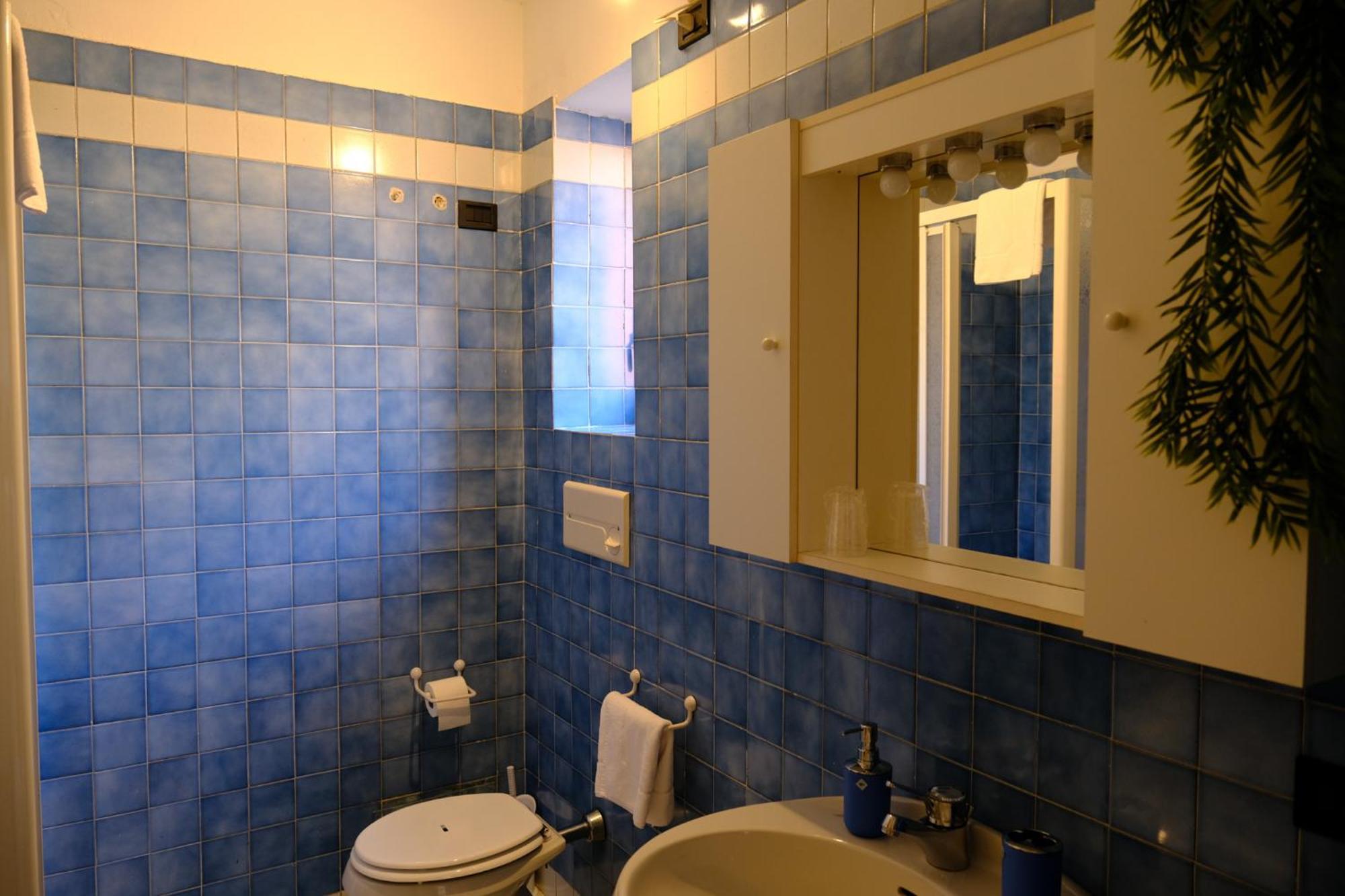 La Casa Di Anna Apartment Варена Екстериор снимка